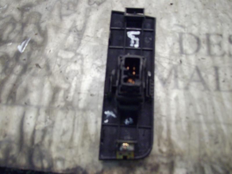 Recambio de mando elevalunas trasero derecho para hyundai matrix (fc) 1.6 gls referencia OEM IAM 9358017510YN 9358017510 