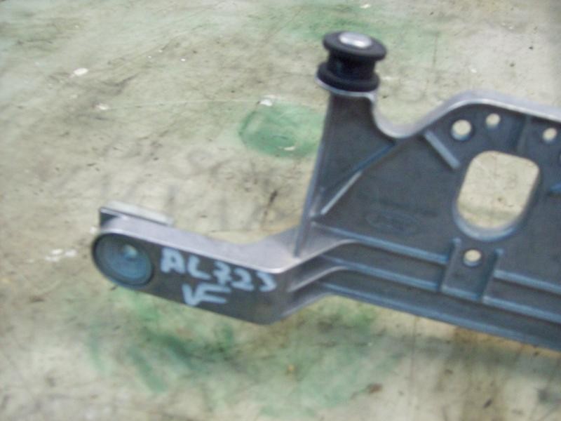 Recambio de articulacion limpia delantero para ford focus berlina (cap) ghia referencia OEM IAM 1704580  