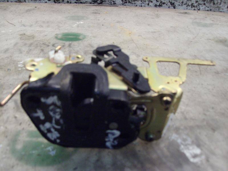 Recambio de cerradura puerta trasera izquierda para hyundai tucson (jm) 2.0 crdi comfort (4wd) referencia OEM IAM 814102E000  