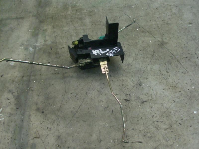 Recambio de cerradura puerta delantera derecha para hyundai coupe (rd) 1.6 fx xplod referencia OEM IAM 8132027003  