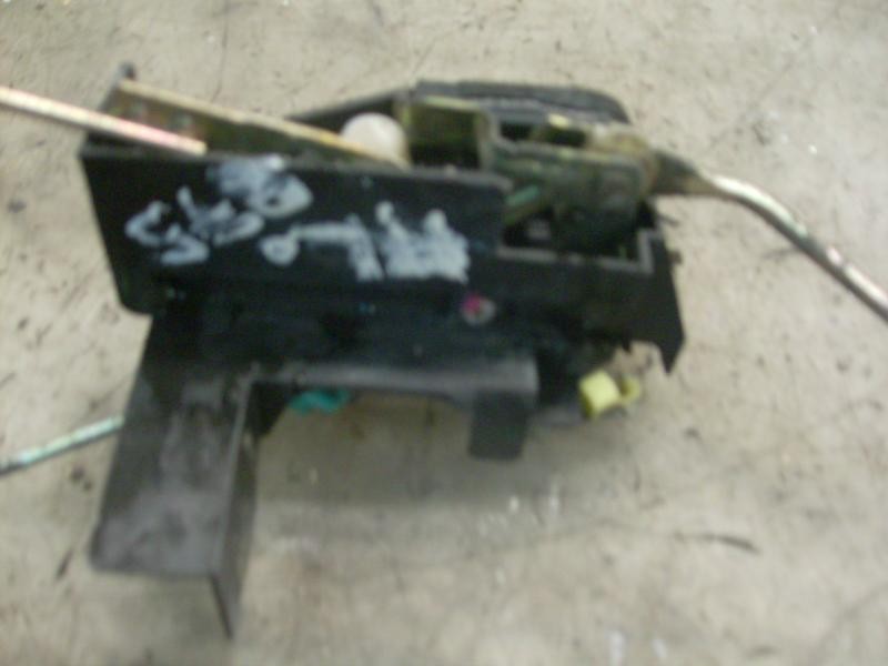 Recambio de cerradura puerta delantera derecha para hyundai coupe (rd) 1.6 fx xplod referencia OEM IAM 8132027003  