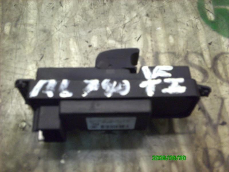 Recambio de mando elevalunas trasero izquierdo para mazda 3 berlina (bk) 1.6 crdt active+ referencia OEM IAM   