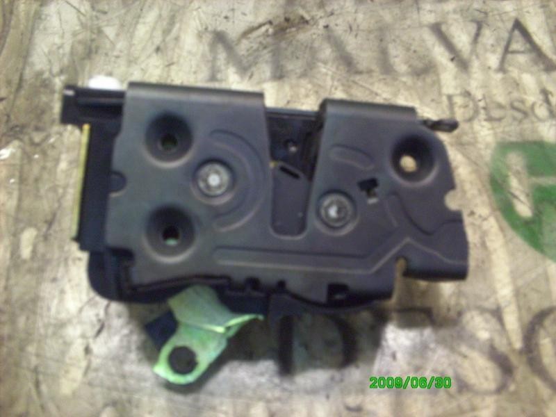 Recambio de cerradura puerta trasera izquierda para mazda 3 berlina (bk) 1.6 crdt active+ referencia OEM IAM   