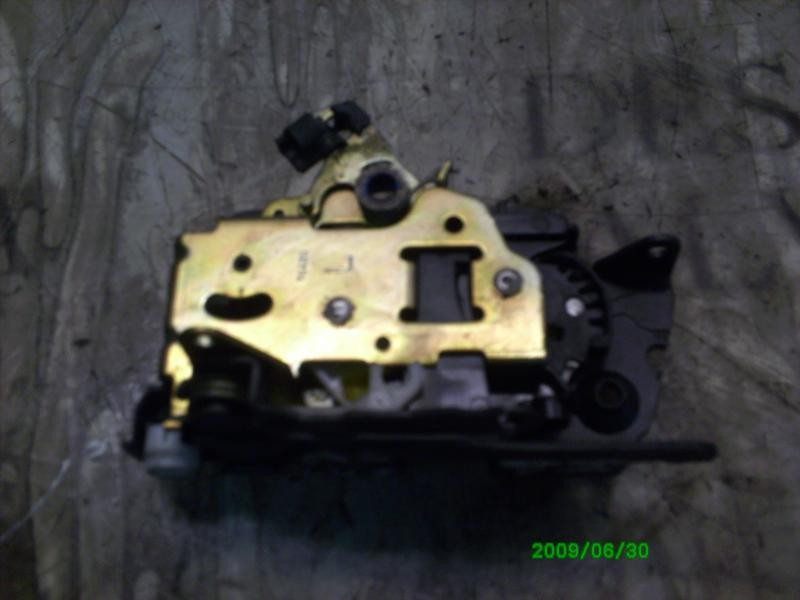 Recambio de cerradura puerta trasera izquierda para mazda 3 berlina (bk) 1.6 crdt active+ referencia OEM IAM   