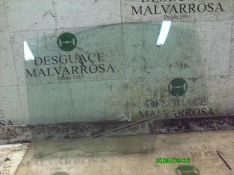 Recambio de cristal puerta trasero izquierdo para mazda 3 berlina (bk) 1.6 crdt active+ referencia OEM IAM   