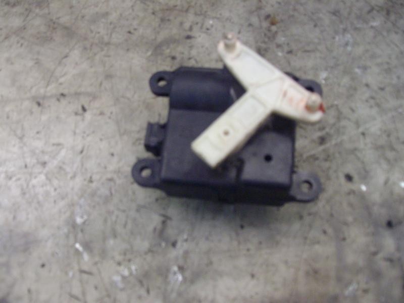 Recambio de motor apertura trampillas climatizador para nissan primera berlina (p12) acenta referencia OEM IAM   