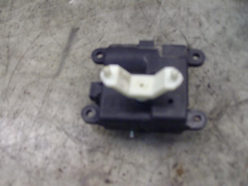 Recambio de motor apertura trampillas climatizador para nissan primera berlina (p12) acenta referencia OEM IAM   