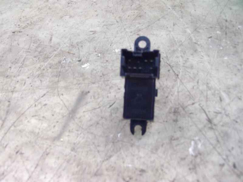 Recambio de mando elevalunas delantero derecho para nissan primera berlina (p12) acenta referencia OEM IAM   