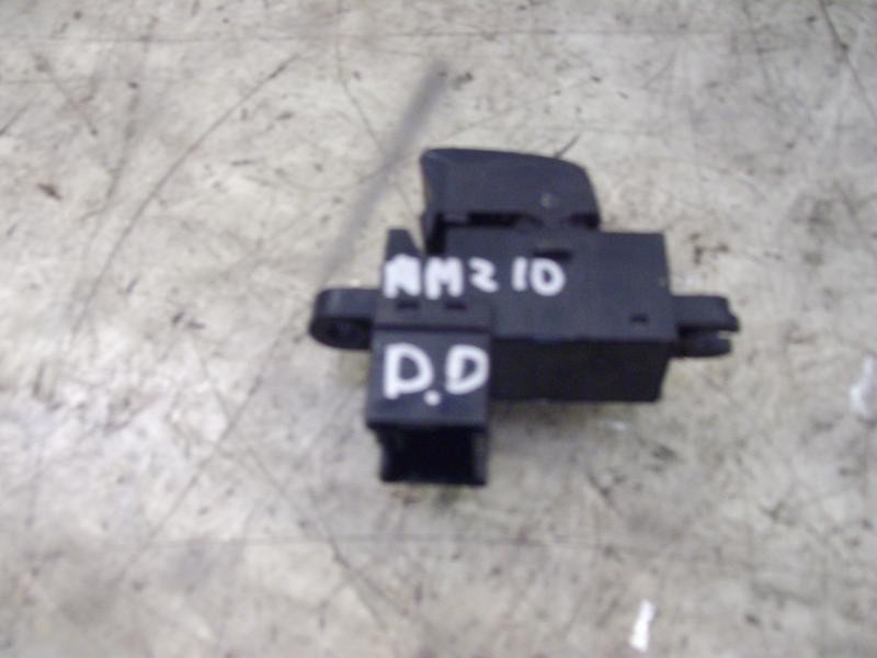 Recambio de mando elevalunas delantero derecho para nissan primera berlina (p12) acenta referencia OEM IAM   