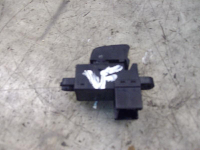 Recambio de mando elevalunas delantero derecho para nissan primera berlina (p12) acenta referencia OEM IAM   