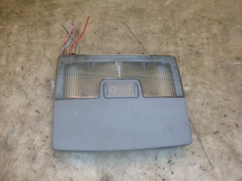 Recambio de piloto interior para audi a6 berlina (4b2) 2.4 (121kw) referencia OEM IAM 4B0947159  