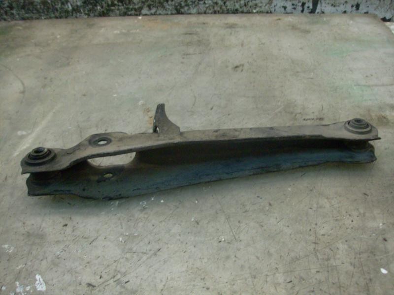 Recambio de brazo suspension inferior trasero derecho para volvo v40 familiar 1.8 evolution referencia OEM IAM   