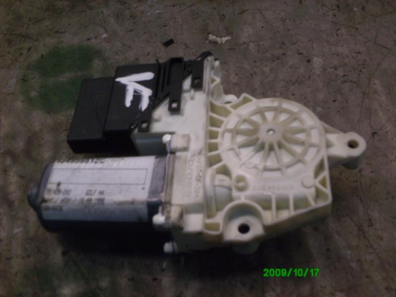 Recambio de motor elevalunas trasero derecho para volkswagen golf iv berlina (1j1) highline referencia OEM IAM   