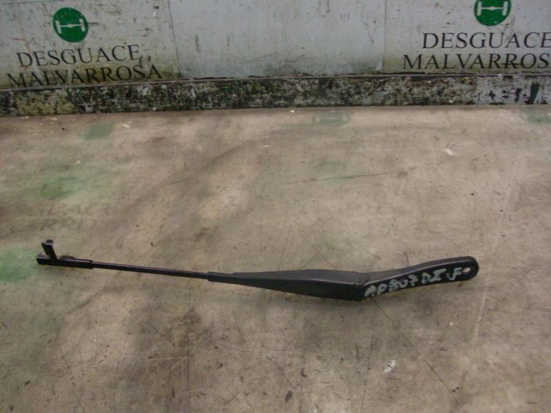 Recambio de brazo limpia delantero izquierdo para opel astra h berlina elegance referencia OEM IAM   