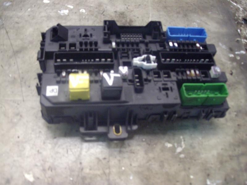 Recambio de caja reles / fusibles para opel astra h berlina elegance referencia OEM IAM   