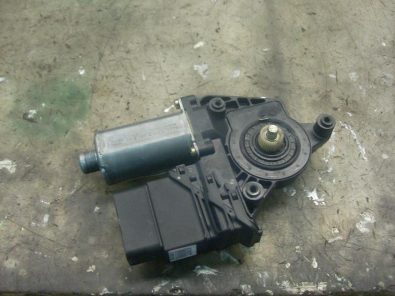 Recambio de motor elevalunas trasero derecho para volkswagen passat variant (3b5) comfortline referencia OEM IAM   