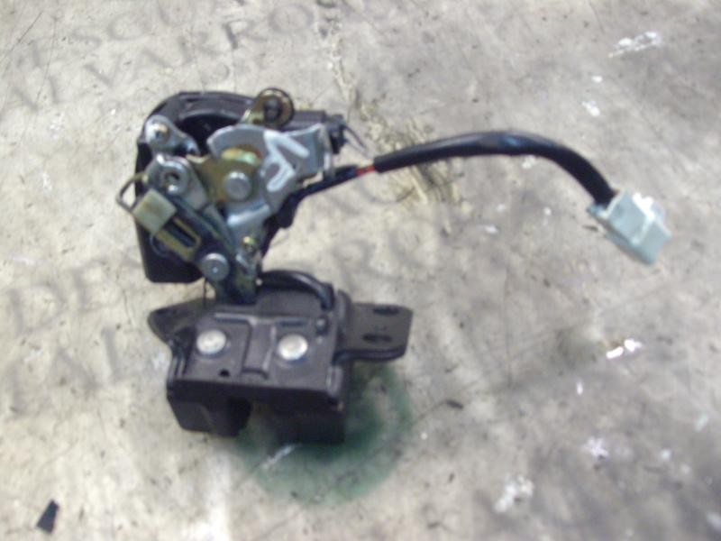 Recambio de cerradura maletero / porton para toyota corolla (e12) 1.4 d-4d terra berlina referencia OEM IAM   