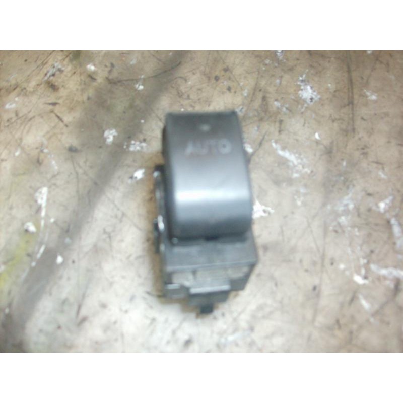Recambio de mando elevalunas delantero izquierdo para toyota corolla (e12) 1.4 d-4d terra berlina referencia OEM IAM   