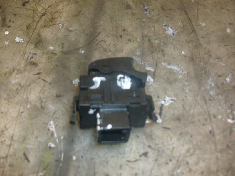 Recambio de mando elevalunas delantero izquierdo para toyota corolla (e12) 1.4 d-4d terra berlina referencia OEM IAM   