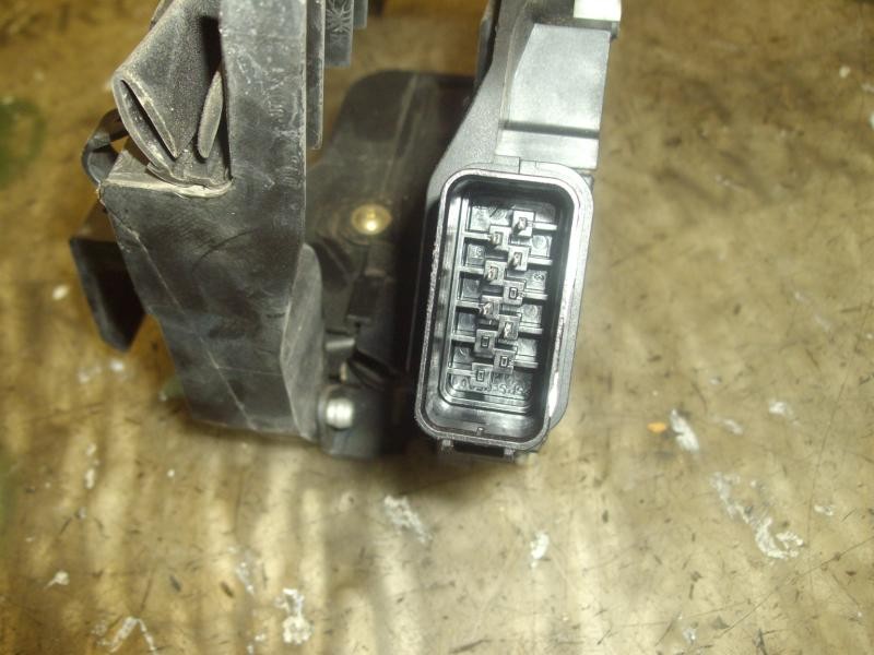 Recambio de cerradura puerta delantera derecha para ford focus berlina (cap) ambiente (d) referencia OEM IAM   