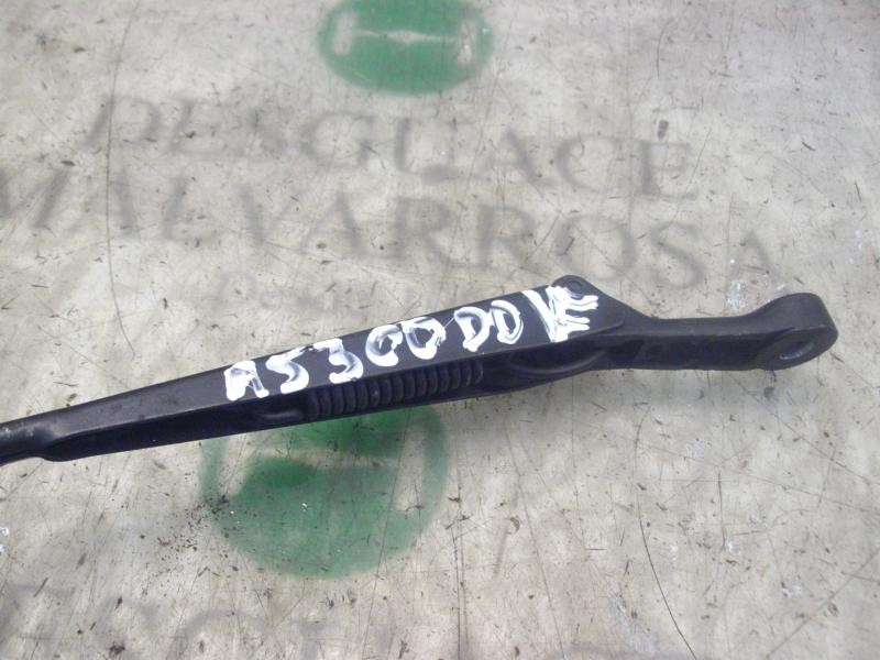 Recambio de brazo limpia delantero derecho para volkswagen passat variant (3b5) trendline referencia OEM IAM   