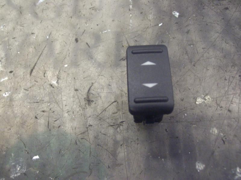 Recambio de mando elevalunas trasero derecho para ford focus berlina (cap) trend referencia OEM IAM   