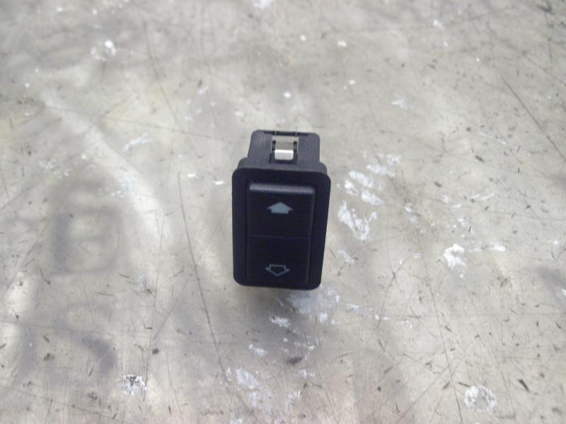 Recambio de mando elevalunas trasero derecho para bmw serie 7 (e38) 730d automático referencia OEM IAM 61318368974 8368974 