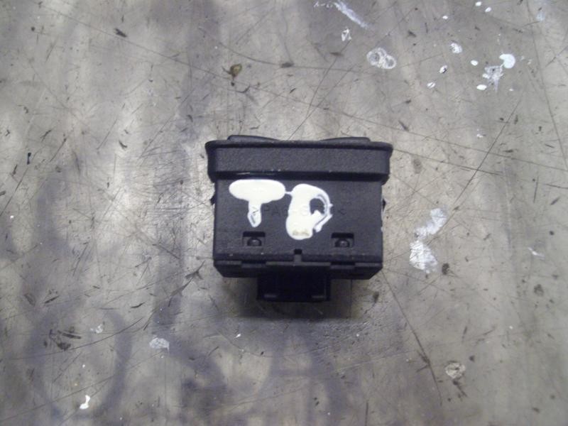 Recambio de mando elevalunas trasero derecho para bmw serie 7 (e38) 730d automático referencia OEM IAM 61318368974 8368974 