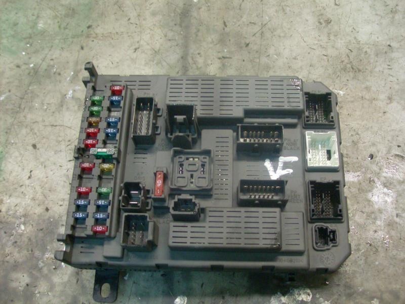 Recambio de caja reles / fusibles para citroën c5 berlina 2.0 hdi premier referencia OEM IAM   