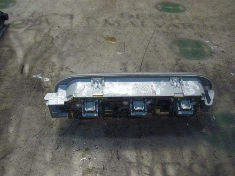 Recambio de piloto interior para renault megane ii berlina 3p luxe privilege referencia OEM IAM   