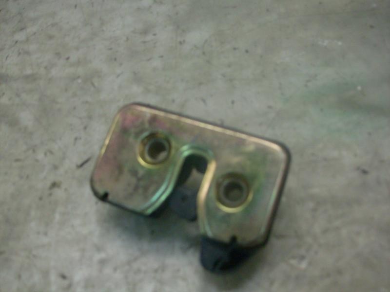 Recambio de cerradura maletero / porton para volkswagen polo berlina (6n1) referencia OEM IAM   