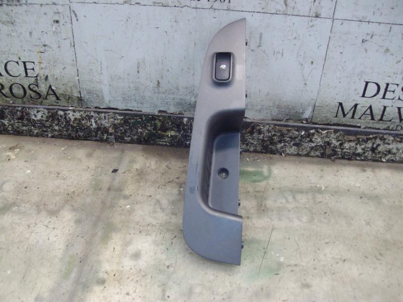 Recambio de mando elevalunas trasero derecho para kia carens (un) emotion referencia OEM IAM 935801D5013W 935801D5013W 