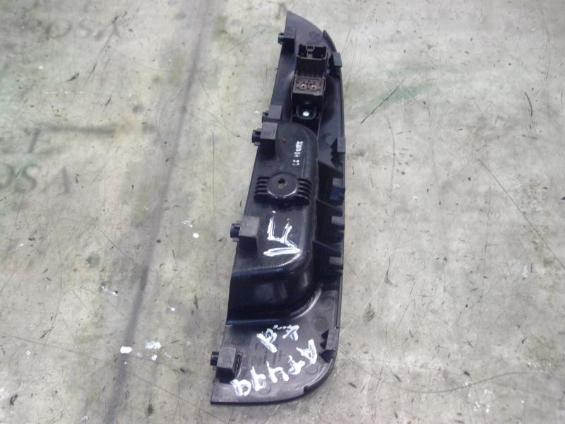 Recambio de mando elevalunas trasero derecho para kia carens (un) emotion referencia OEM IAM 935801D5013W 935801D5013W 