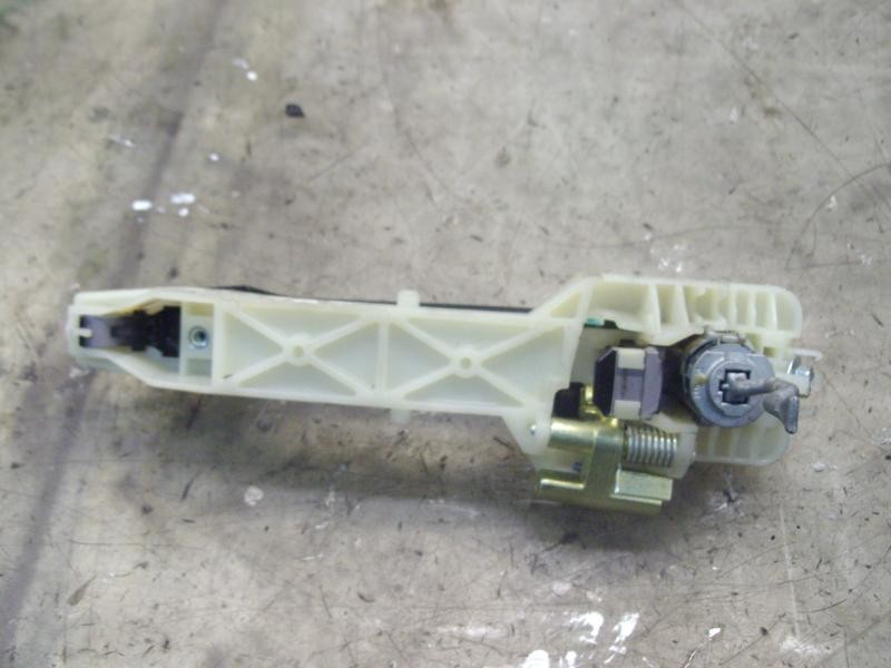 Recambio de maneta exterior delantera izquierda para kia carens (un) emotion referencia OEM IAM 826501D000  