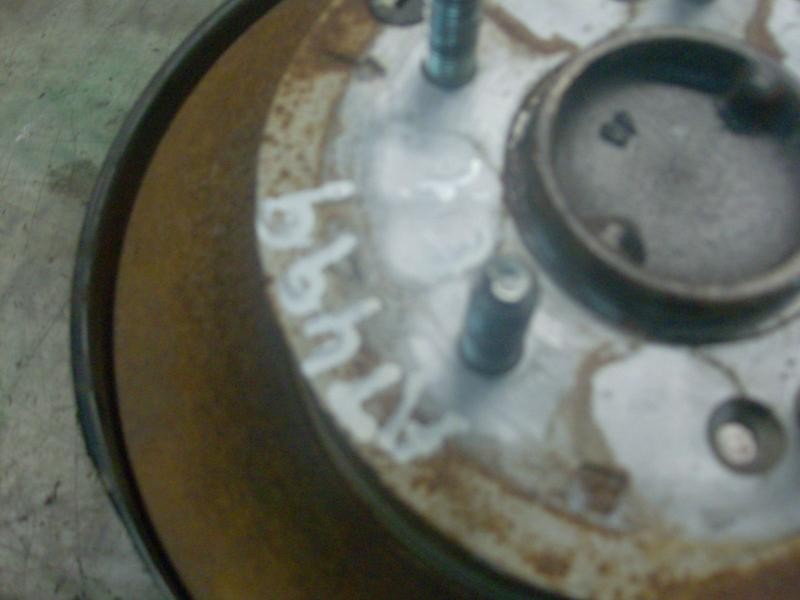 Recambio de mangueta trasera izquierda para kia carens (un) emotion referencia OEM IAM 527101D010  