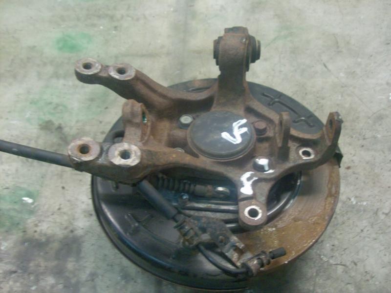 Recambio de mangueta trasera izquierda para kia carens (un) emotion referencia OEM IAM 527101D010  