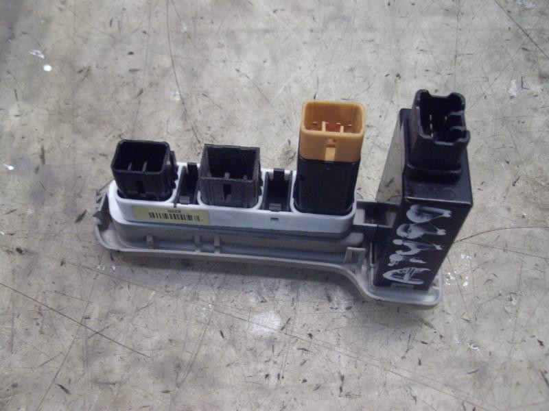 Recambio de modulo electronico para kia carens (un) emotion referencia OEM IAM 933101D000RU 70831 70831