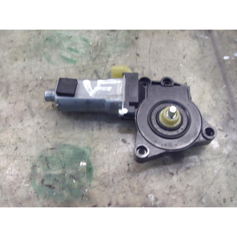 Recambio de motor elevalunas delantero izquierdo para kia carens (un) emotion referencia OEM IAM 824501D000 F00S1A260 F00S1A260