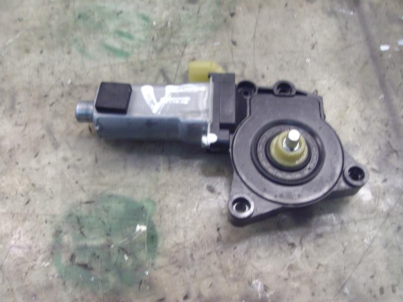 Recambio de motor elevalunas delantero izquierdo para kia carens (un) emotion referencia OEM IAM 824501D000 F00S1A260 F00S1A260