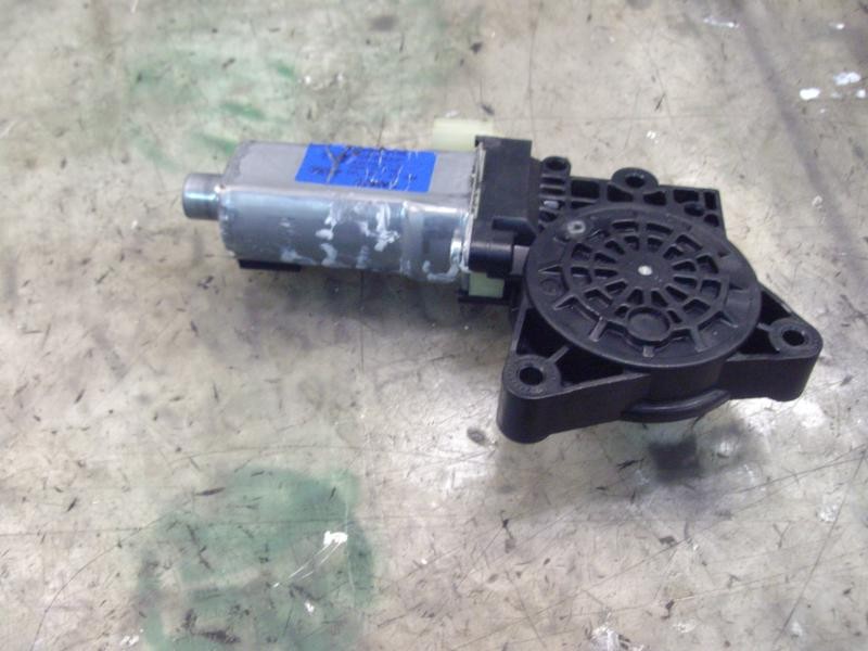 Recambio de motor elevalunas trasero izquierdo para kia carens (un) emotion referencia OEM IAM 834501D000 F00S1A2612 F00S1A2612