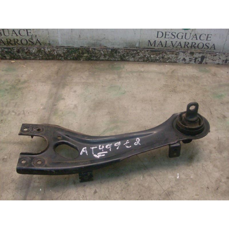 Recambio de brazo suspension superior trasero derecho para kia carens (un) emotion referencia OEM IAM 552801D000  