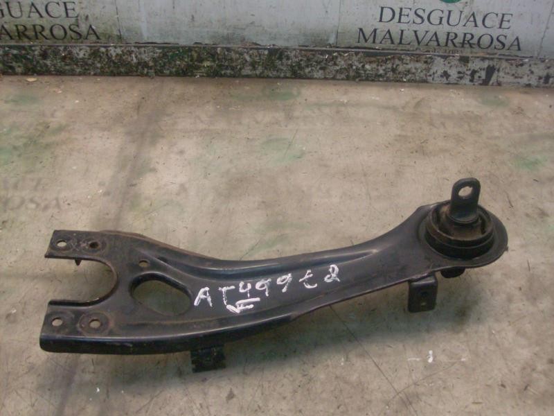 Recambio de brazo suspension superior trasero derecho para kia carens (un) emotion referencia OEM IAM 552801D000  