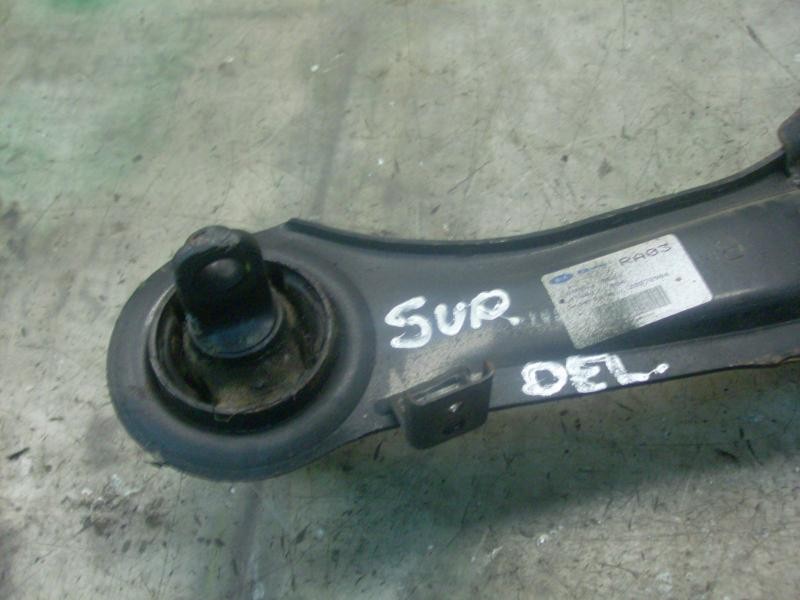 Recambio de brazo suspension superior trasero derecho para kia carens (un) emotion referencia OEM IAM 552801D000  
