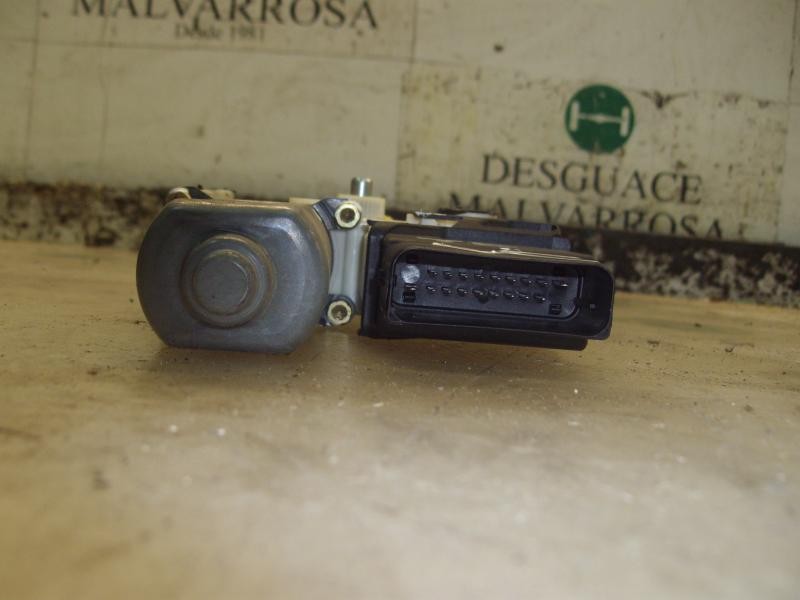 Recambio de motor elevalunas trasero derecho para volkswagen golf iv berlina (1j1) 1.9 tdi referencia OEM IAM   