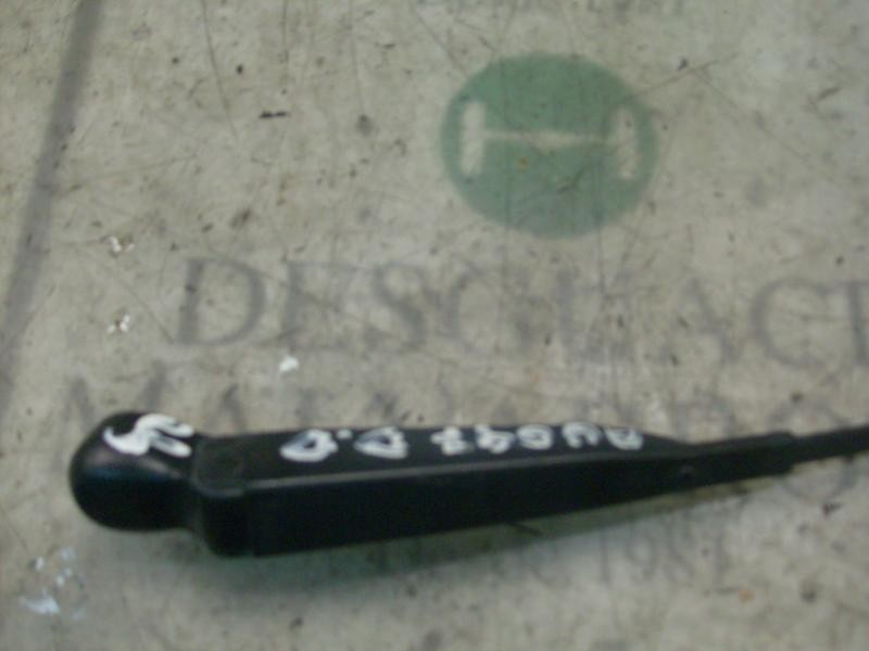 Recambio de brazo limpia delantero derecho para nissan kubistar (x76) premium (l1) referencia OEM IAM   