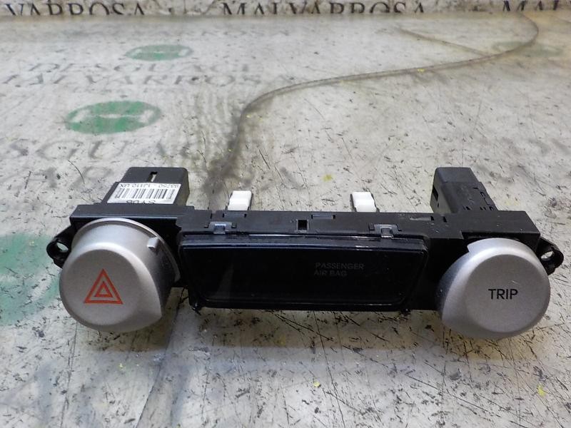 Recambio de warning para hyundai i20 1.2 cat referencia OEM IAM 937701J100UX 937501J110UX 