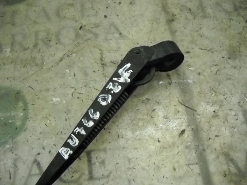 Recambio de brazo limpia delantero izquierdo para nissan pick-up (d22) td doble cabina 4x4 referencia OEM IAM   