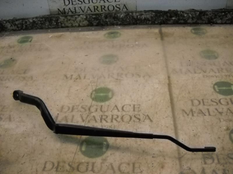 Recambio de brazo limpia delantero izquierdo para nissan almera (n16/e) line up referencia OEM IAM   