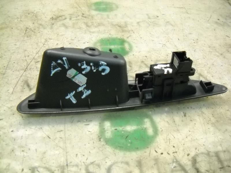 Recambio de mando elevalunas trasero izquierdo para nissan primera berlina (p12) visia referencia OEM IAM   