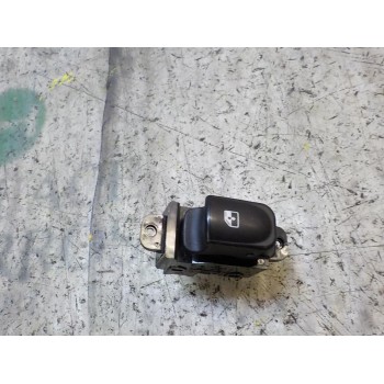 MANDO ELEVALUNAS DELANTERO DERECHO 935801J002 